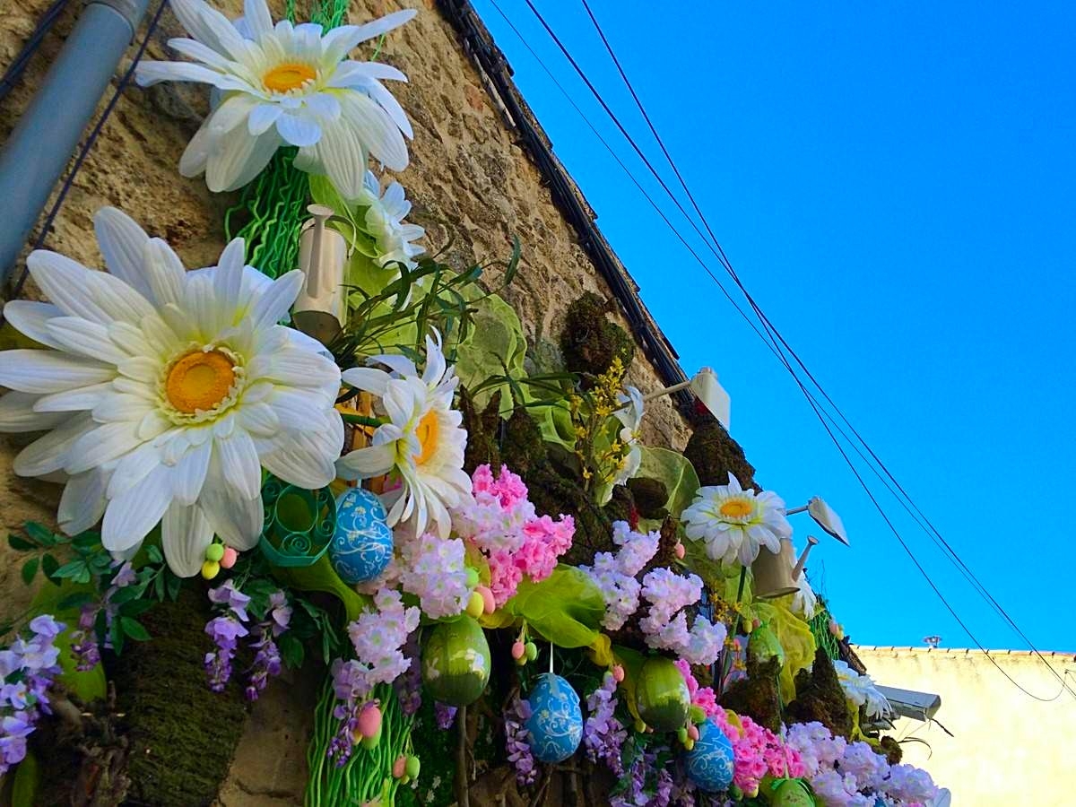 fleur artificielle pour la décoration de Pâques pour votre commerce sur Aix en Provence