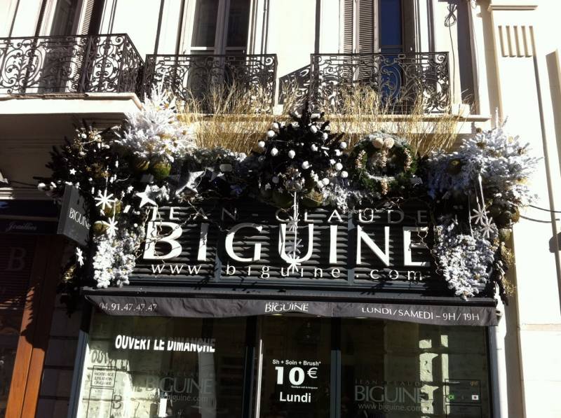 Créations de façades de noël pour Les Salons Biguines à Marseille