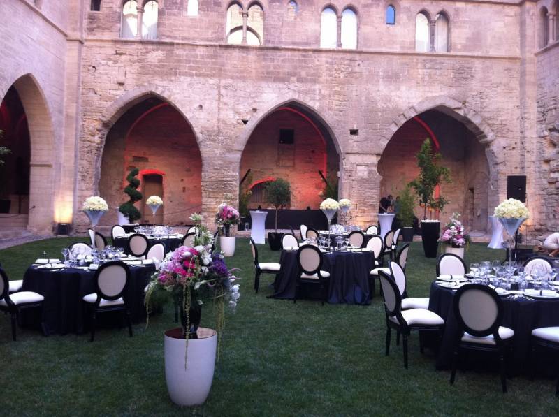 Compositions florales de centres de tables pour repas, dîner de gala et séminaires Avignon, Marseille, Aix en Provence