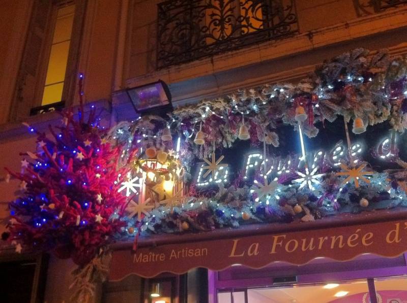 Vitrine et façade de Noël à Marseille,
