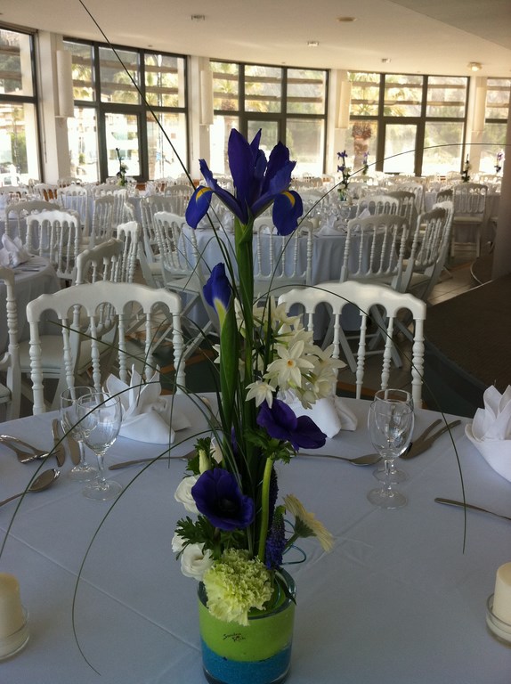Décor de centre de table de fleurs et de buffet pour séminaire, soirée de gala Cassis, La Ciotat, Toulon