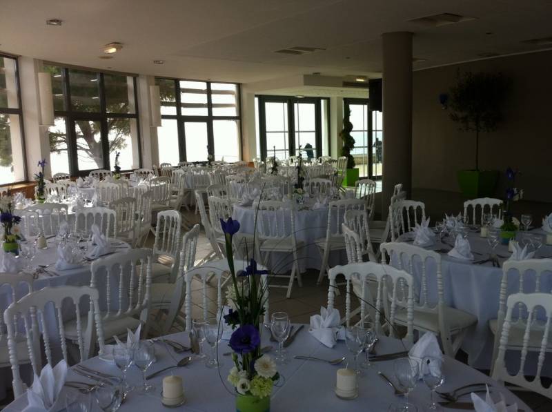 Décor de centre de table de fleurs et de buffet pour séminaire, soirée de gala Cassis, La Ciotat, Toulon