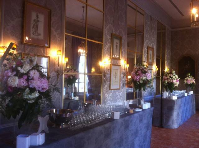 Décoration florale de fleurs pour buffet traiteur et centre de table pour événement Aix en Provence Marseille