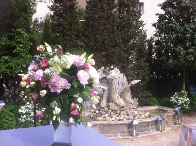 Décoration florale de fleurs pour buffet traiteur et centre de table pour événement Aix en Provence Marseille