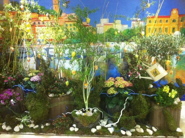 location avec montage et démontage de plantes pour décor de Pâques scénique  Marseille