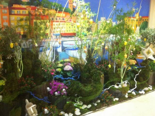 location avec montage et démontage de plantes pour décor de Pâques scénique  Marseille