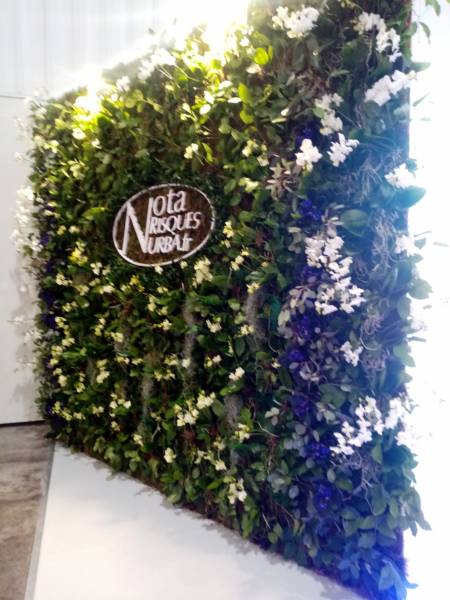 Mur de fleurs naturelles ou artificielles pour événements privés et professionnels en paca