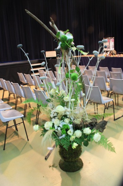Décoration florale de scène et stand exposition pour salon, podium de défilé de mode Salon de Provence