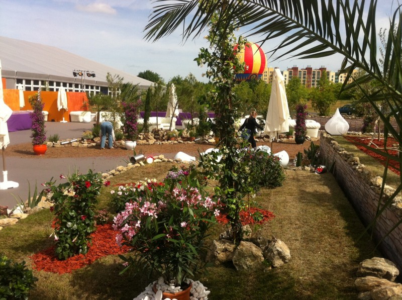 création de scène en location de plantes et fleurs pour évènements gala conventions