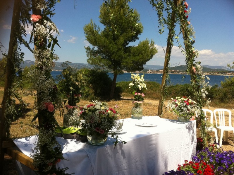 Arche nuptiale pour cérémonie de mariage, décoration florale allée nuptiale