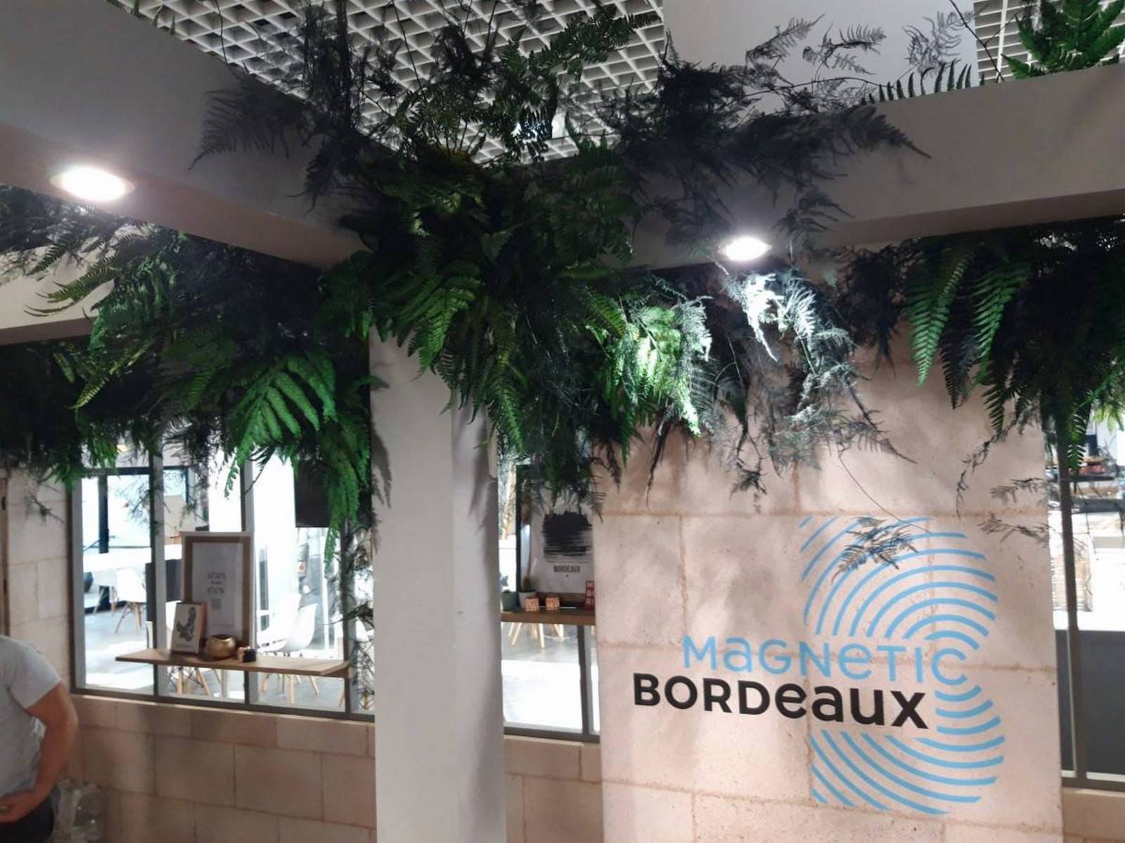 Location et vente de plafonds de fleurs ou végétaux suspendus Marseille Bouches-du-Rhône