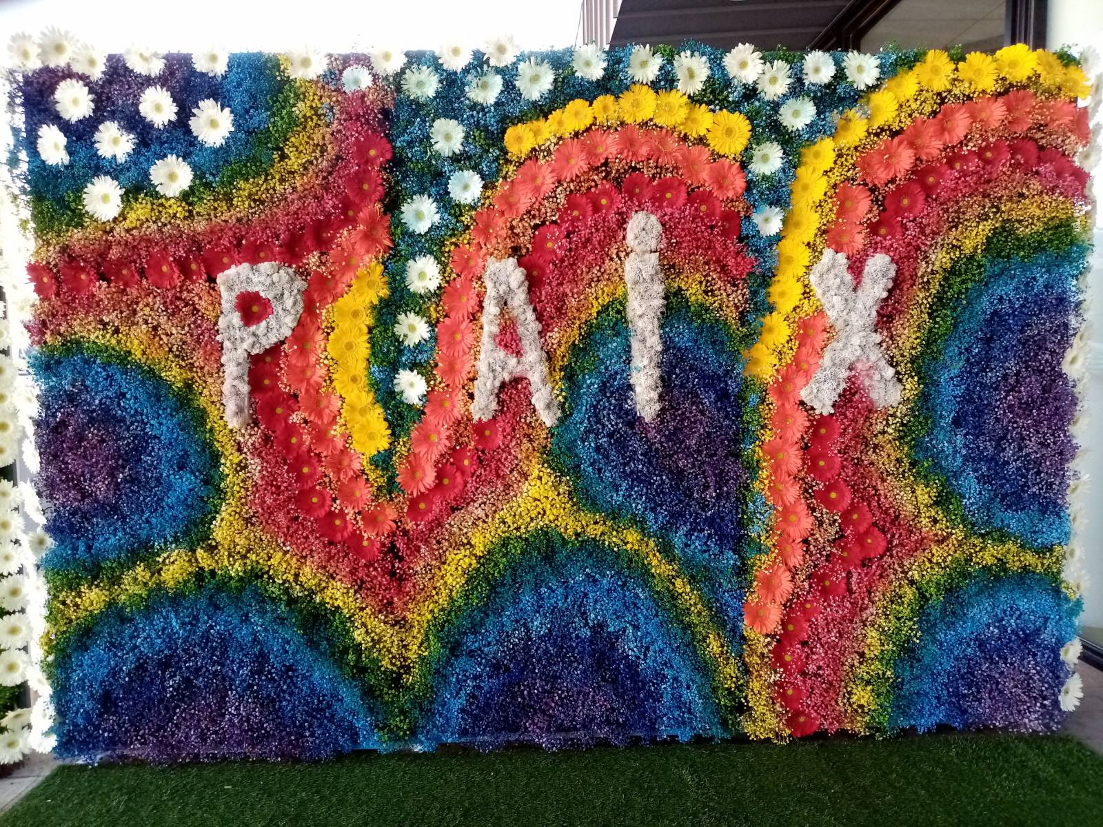 Mur de fleurs naturelles pour la remise des prix de la BD des Cheminots au Palais du Pharo à Marseille