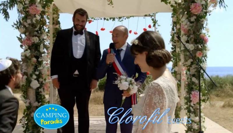 Création d'une arche nuptiale pour un mariage romantique et médiatique à Martigues en paca