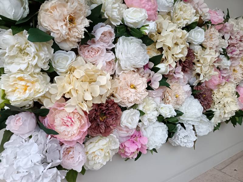 Les couleurs sont sélectionnées par le client. Il n'y a plus qu'à puisser dans les inombrables collections des fleurs et verdures.