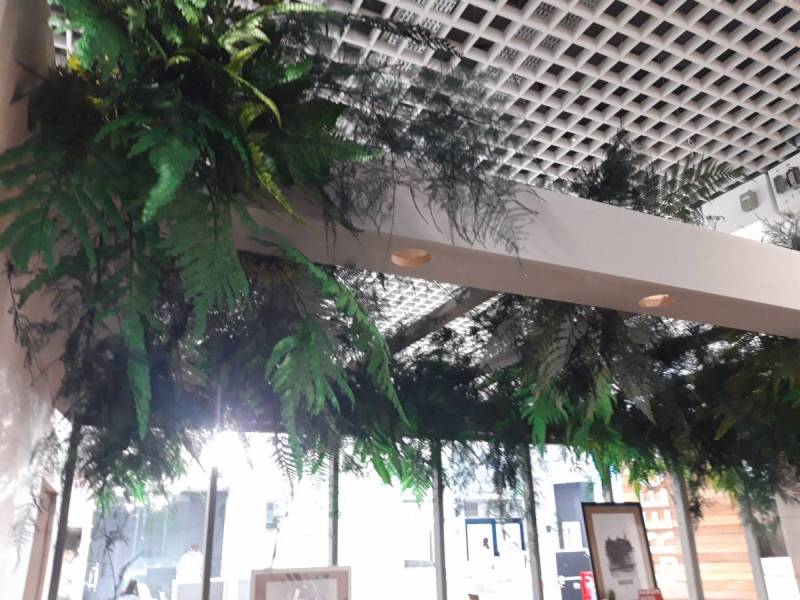 Philippe Grossel, notre décorateur conçoit vos décors floraux de stands et expositions.