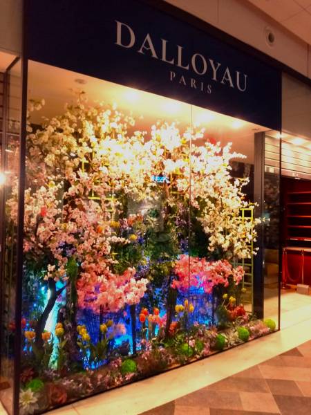 Effet recherché garanti avec ce décor artificiel pour votre vitrine.