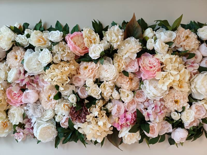 Les entourages des bordures du cadres sont dans ce projet étoffés de feuilles des variétés de fleurs pour donner du contraste à l'ensemble.