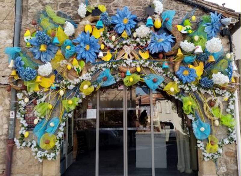 La Boulangerie Céréalia à Rognes a demandé sa décoration florale de Pâques à Clorofil event. 