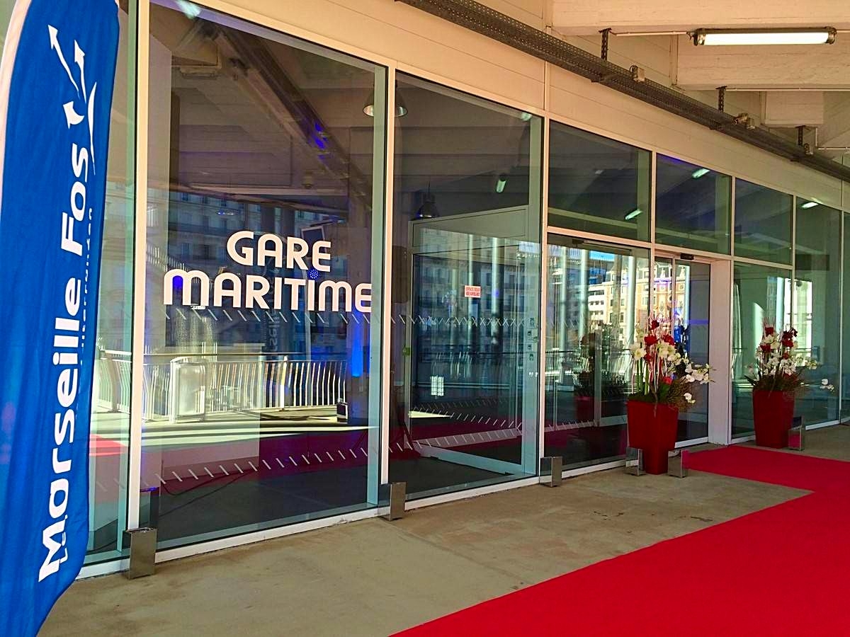 décoration florale aux couleurs de vos événements et anniversaire d'entreprise. Gare maritime à Marseille