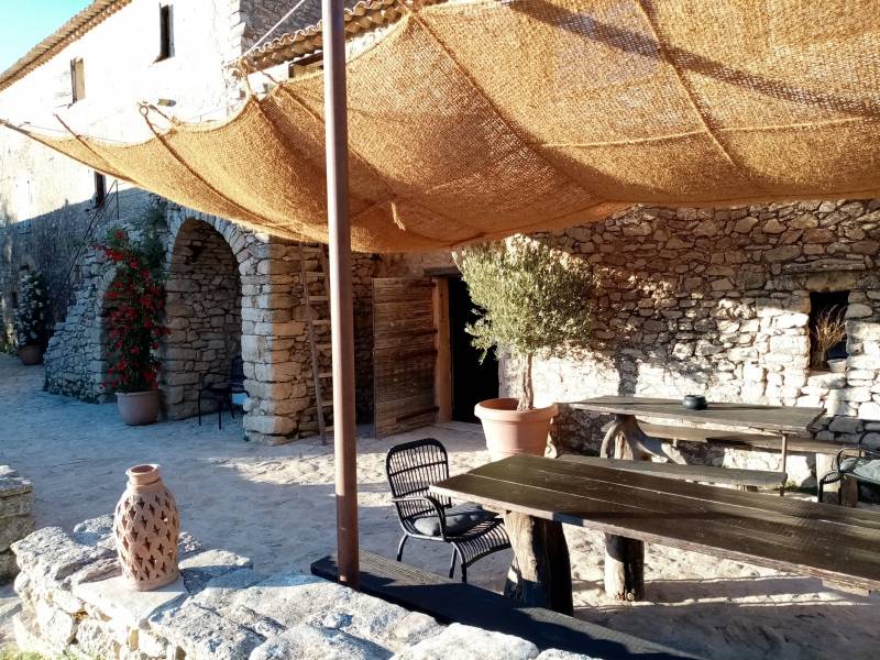 Création florale et végétale en location pour le film Ruma la vie tournage dans le Luberon Vaucluse