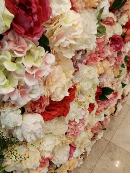 Mur de fleurs naturelles ou artificielles à la vente ou à la location pour événements privés et professionnels en paca