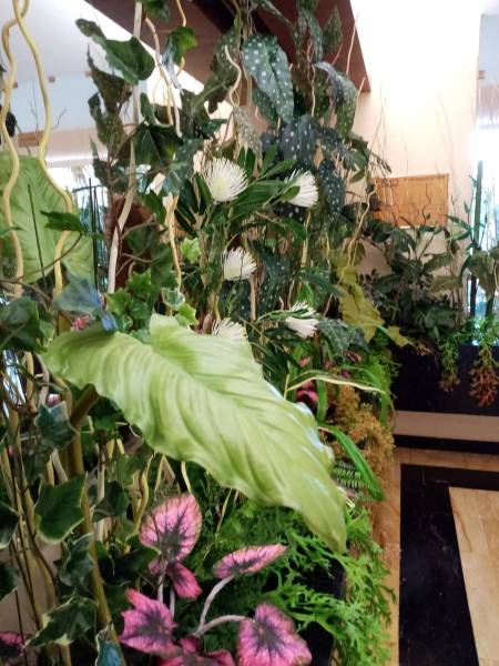 Fleurs et plantes en compositions artificielles pour entreprise