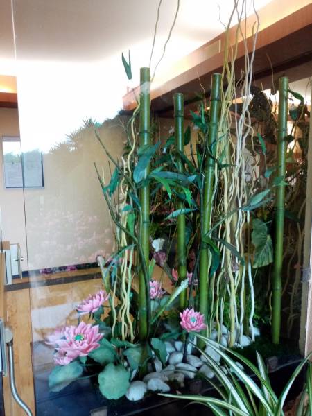 Fleurs et plantes en compositions artificielles pour entreprise