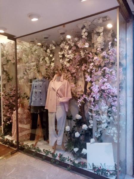 Décorateur de vitrine à thème en fleurs et plantes artificielles en location en paca.