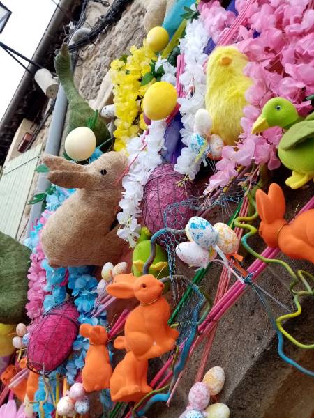 Pâques est le moment pour les petits animaux de la ferme pour embellir votre vitrine.