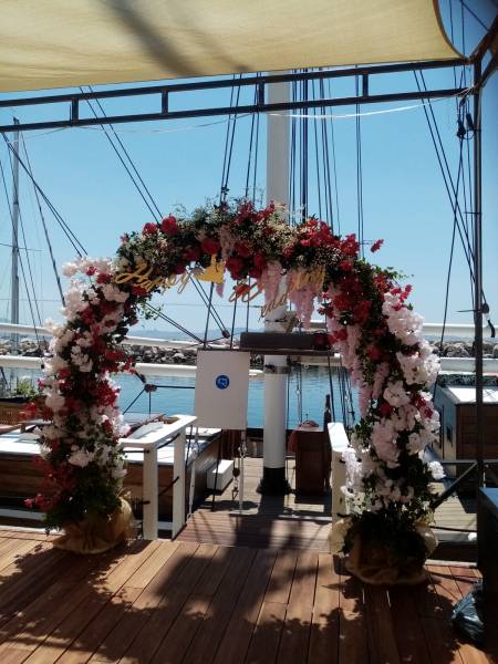 Location d'une arche nuptiale pour mariage de fleurs artificielles et ou naturelles La Côte bleue Marseille