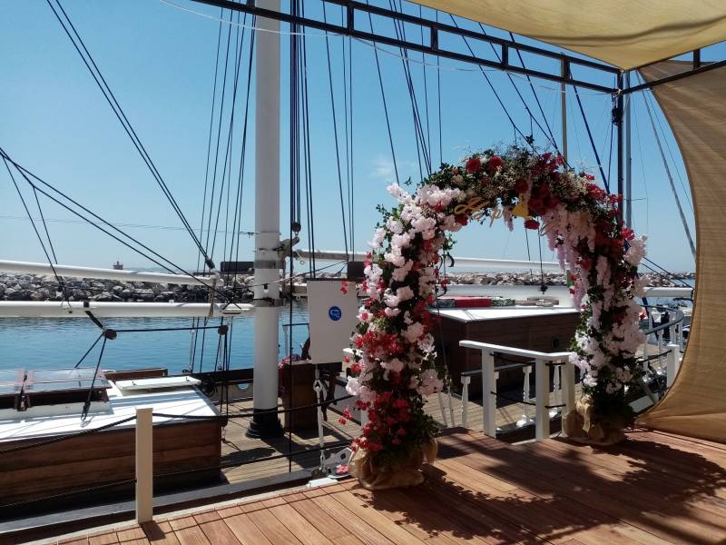 Location d'une arche nuptiale pour mariage de fleurs artificielles et ou naturelles La Côte bleue Marseille