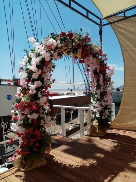 Location d'une arche nuptiale pour mariage de fleurs artificielles et ou naturelles La Côte bleue Marseille