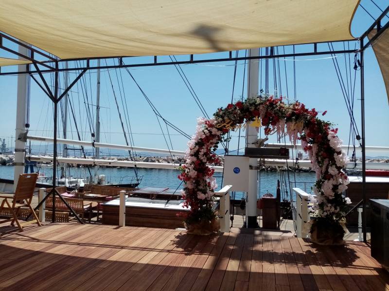 Location d'une arche nuptiale pour mariage de fleurs artificielles et ou naturelles La Côte bleue Marseille