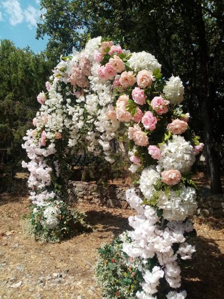 Cette arche est proposée à la location.