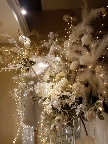 Décorateur de vitrine à thème en fleurs et plantes artificielles en location en paca.