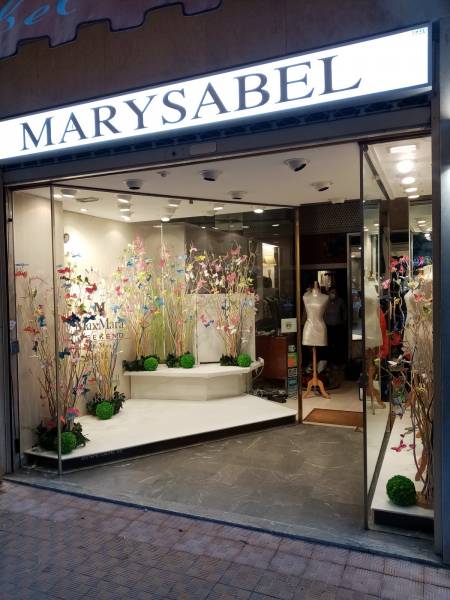 Décorateur de vitrine à thème en fleurs et plantes artificielles en location en paca.