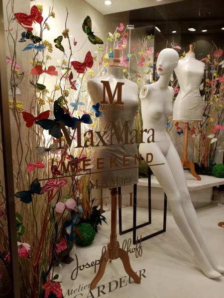 Décorateur de vitrine à thème en fleurs et plantes artificielles en location en paca.