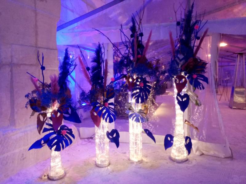 Composition florale pour inauguration et vernissage Culturespaces Carrières de Lumières Yves Klein Venise 2022