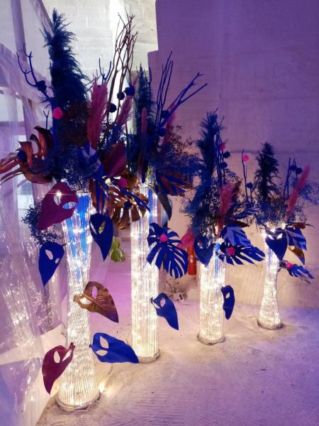 Composition florale pour inauguration et vernissage Culturespaces Carrières de Lumières Yves Klein Venise 2022