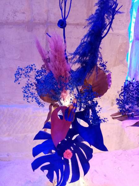 Composition florale pour inauguration et vernissage Culturespaces Carrières de Lumières Yves Klein Venise 2022