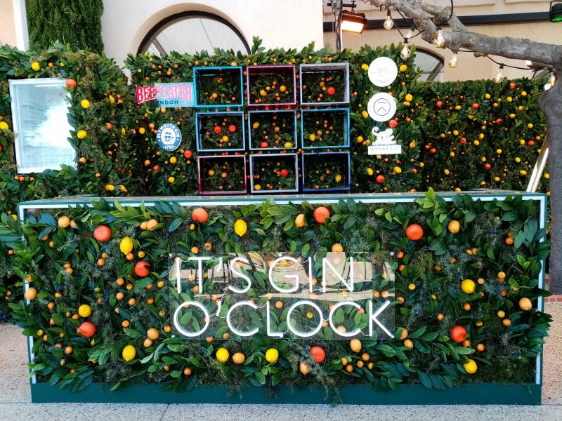 Mur de fleurs et de fruits artificiels pour restaurant