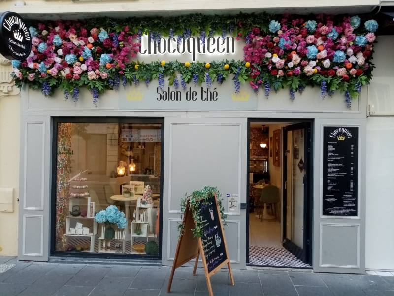 Les hortensias bleus apportent de la fraîcheur.