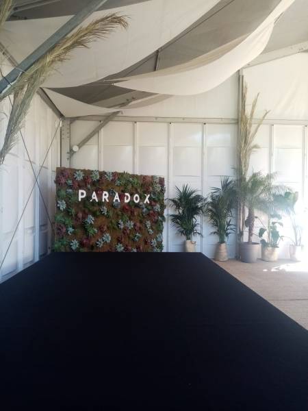 Mur de fleurs naturelles ou artificielles pour événements privés et professionnels en paca