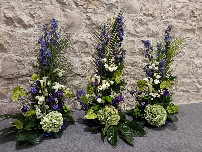 Les décorations florales de buffets traiteurs sont aussi dans les couleurs de l'entreprise.