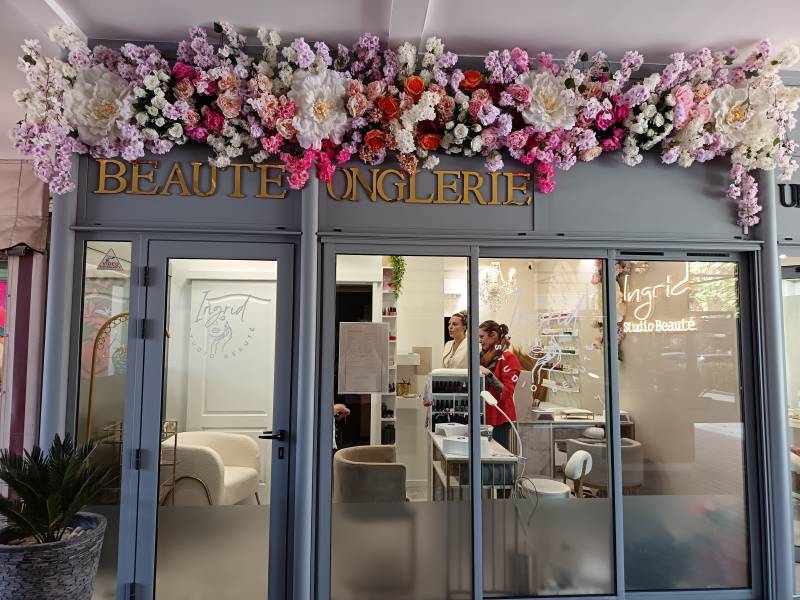 Le décor de façade de magasins peut-être proposé à la location dans toute la région paca pour une période de 2, 4, 6 mois. 