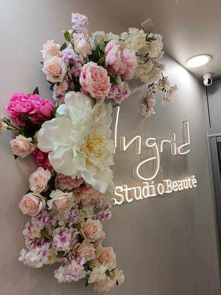 Sa fleur de prédilection est la pivoine sous toutes ses formes. Quelle soit petite, moyenne ou géante. 