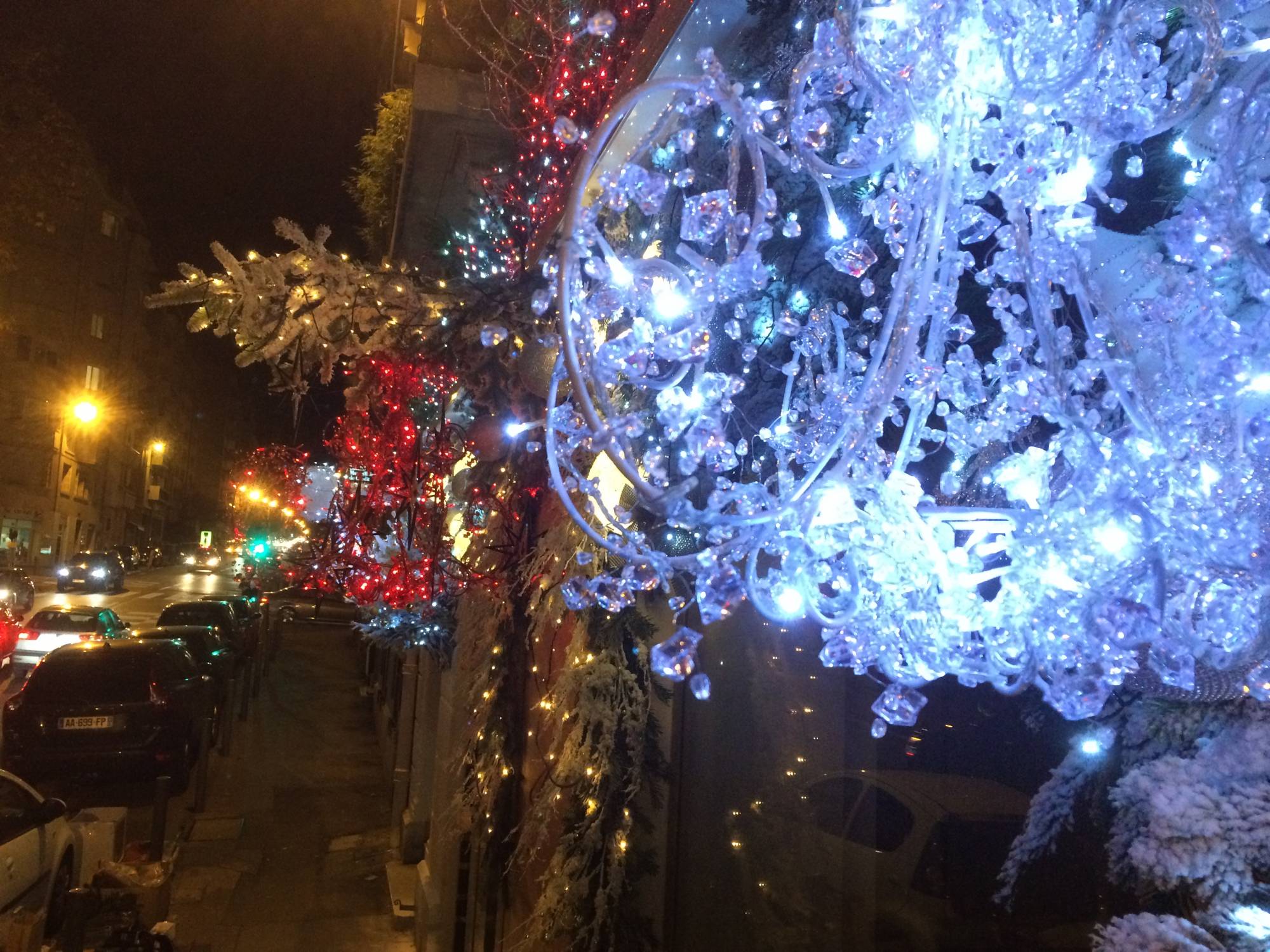 décor de noel pour façade et vitrine de commerce à Marseille