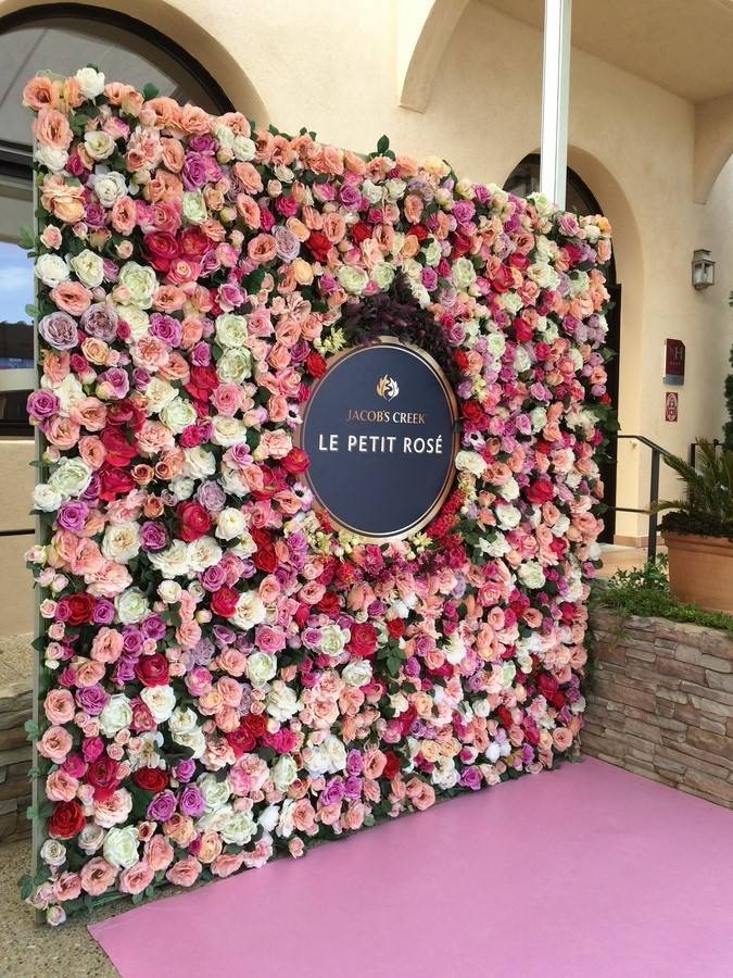 location de mur végétal de roses naturelles dans le Var