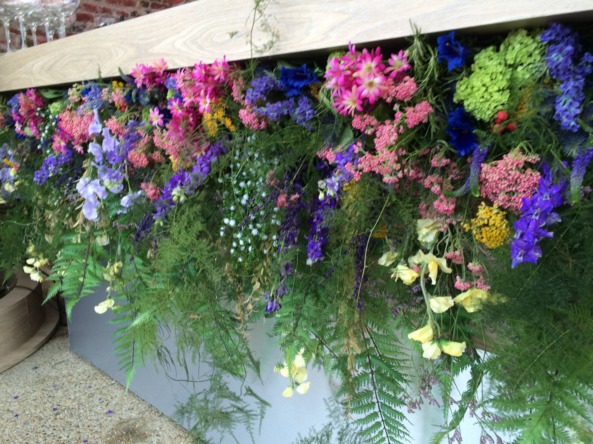 décoration vegetale murale pour bar lounge