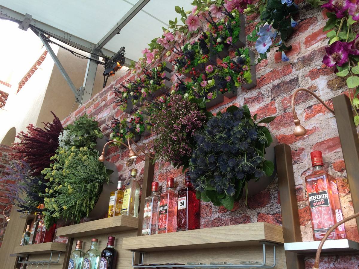 décoration murale de bar en fleur à la location